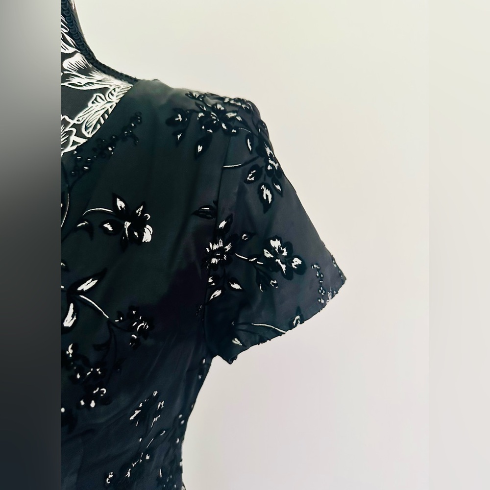 Vintage Delia’s black satin white floral dress - Picture 4 of 7